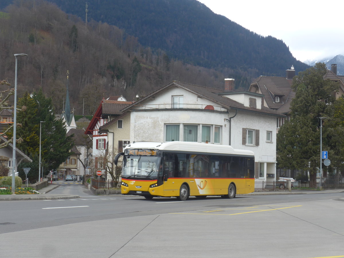 (224'365) - PostAuto Zentralschweiz - Nr. 14/OW 22'255 - VDL am 27. M�rz 2021 beim Bahnhof Sarnen