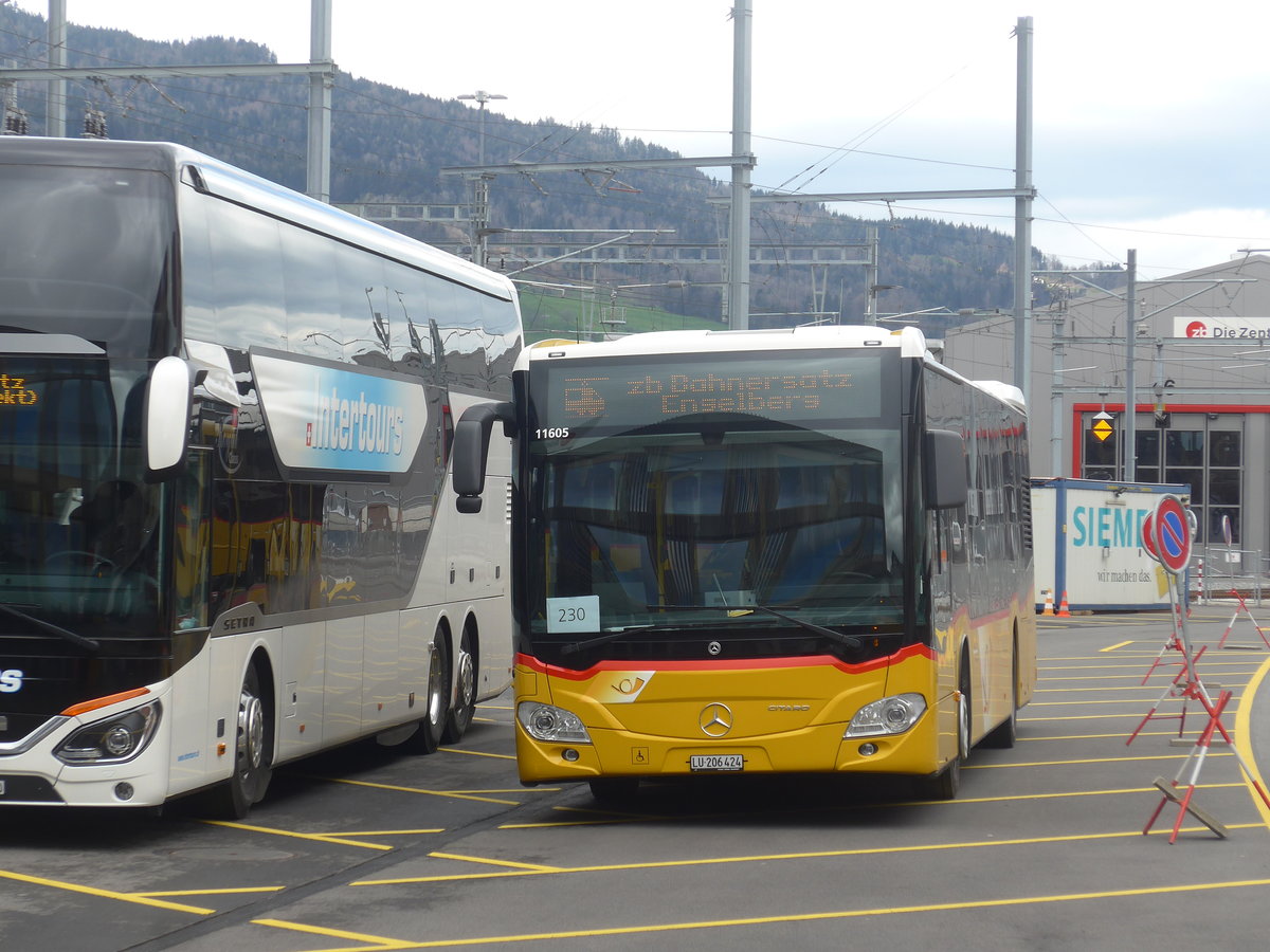 (224'423) - H�fliger, Sursee - Nr. 33/LU 206'424 - Mercedes am 27. M�rz 2021 beim Bahnhof Stansstad