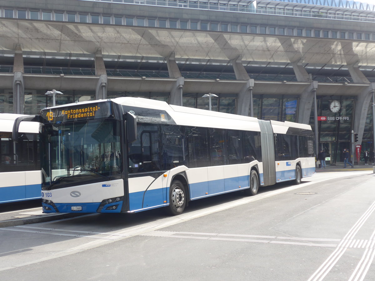 (224'451) - VBL Luzern - Nr. 103/LU 15'645 - Solaris am 27. M�rz 2021 beim Bahnhof Luzern
