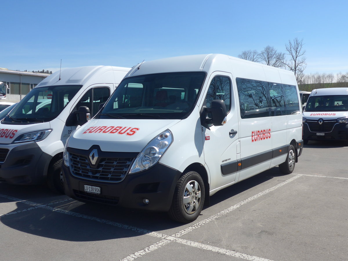 (224'910) - H�fliger, Sursee - Nr. 6/LU 138'906 - Renault am 11. April 2021 in Ruswil, Garage ARAG