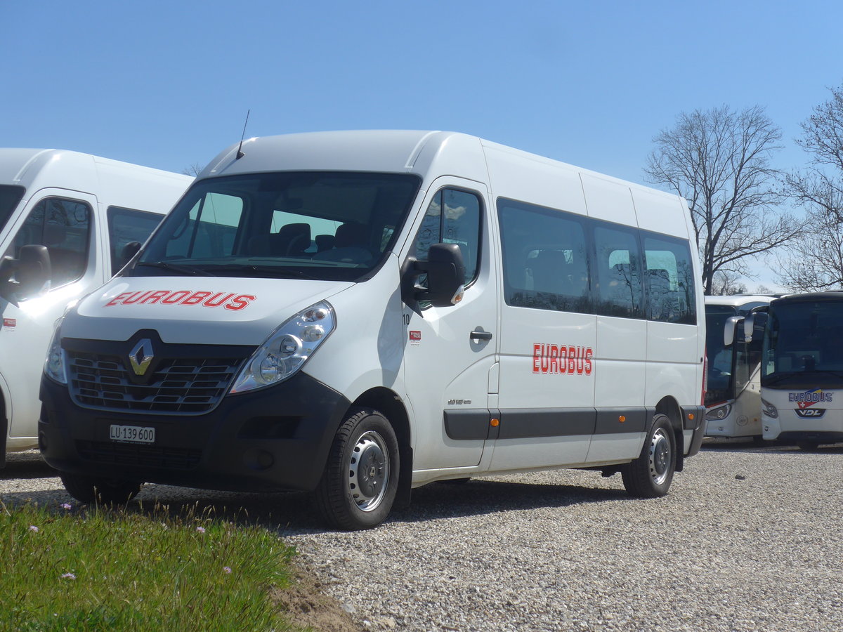 (224'920) - H�fliger, Sursee - Nr. 10/LU 139'600 - Renault am 11. April 2021 in Ruswil, Garage ARAG