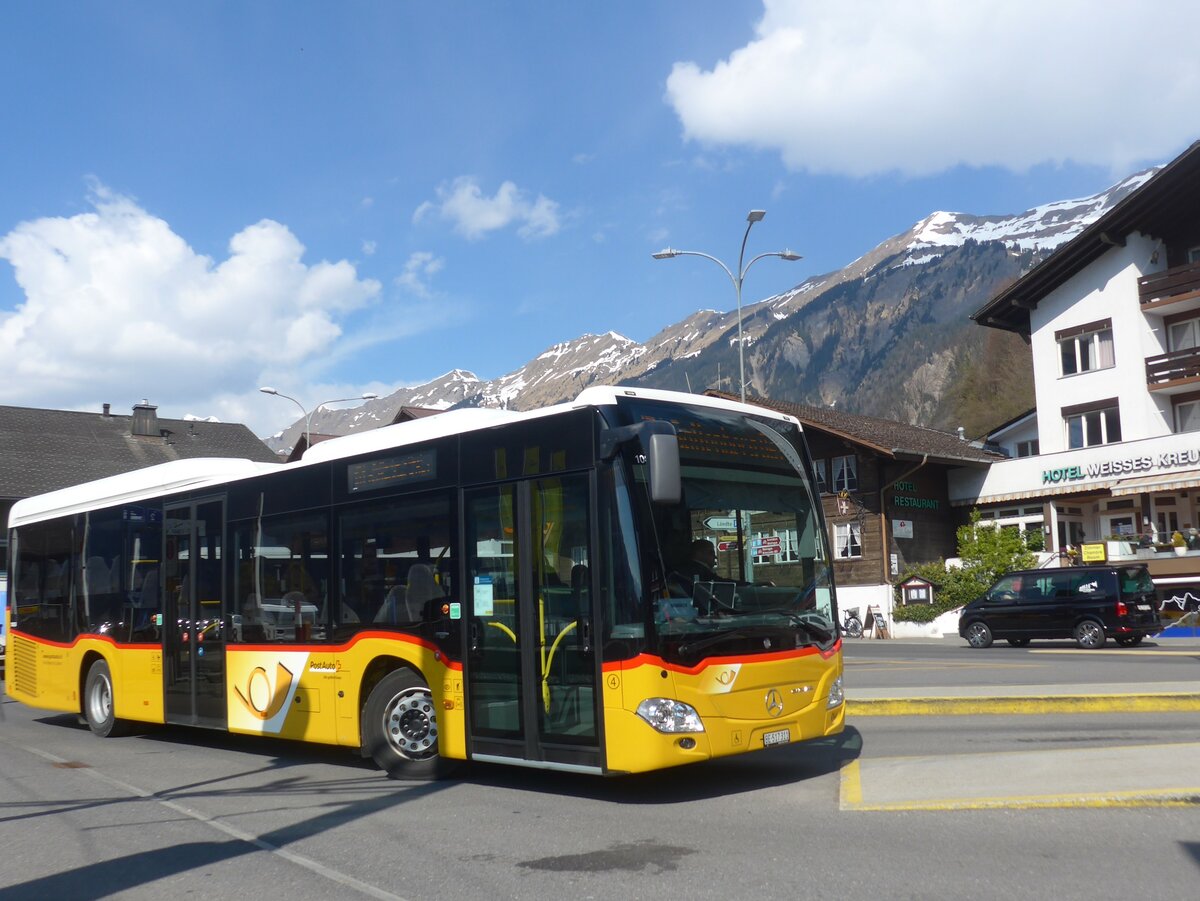 (225'194) - Fl�ck, Brienz - Nr. 4/BE 517'311 - Mercedes am 21. April 2021 beim Bahnhof Brienz