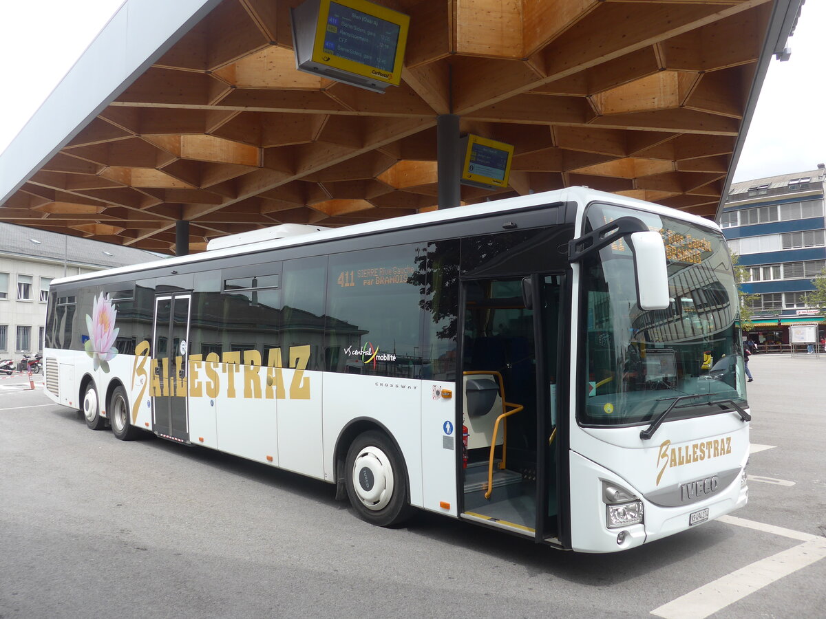 (225'459) - Ballestraz, Gr�ne - VS 494'274 - Iveco (ex Vorf�hrfahrzeug Iveco France) am 1. Mai 2021 beim Bahnhof Sion