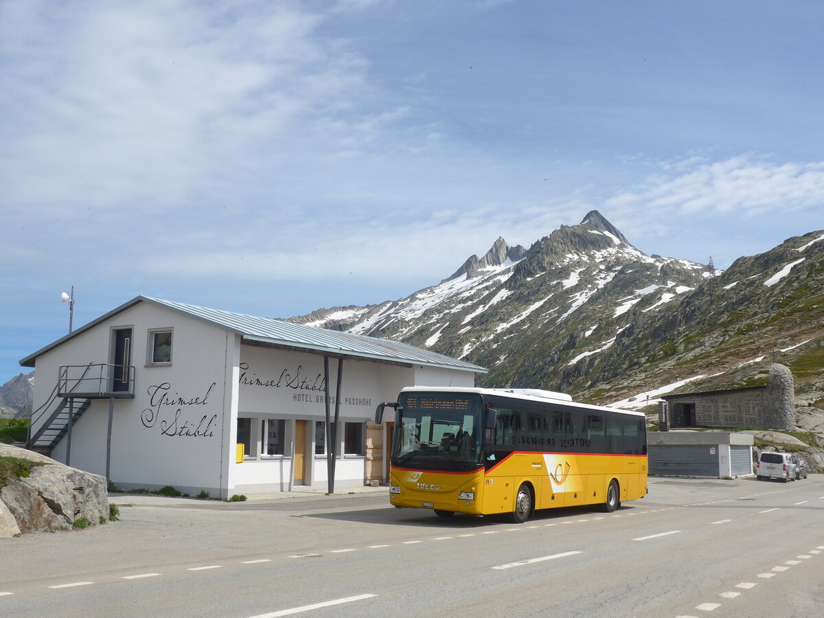 (226'102) - PostAuto Bern - BE 474'688 - Iveco am 3. Juli 2021 in Grimsel, Passh�he