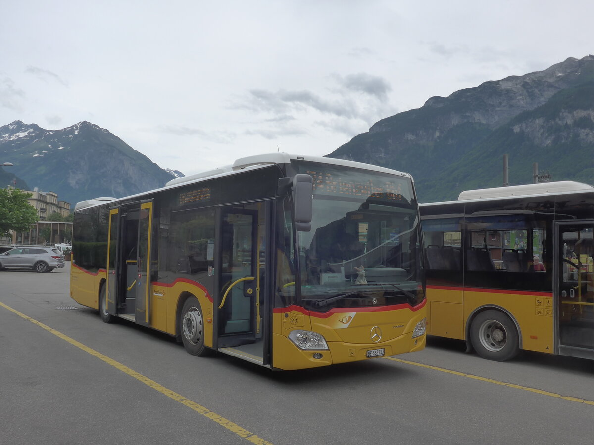 (226'115) - Fl�ck, Brienz - Nr. 23/BE 868'723 - Mercedes am 3. Juli 2021 in Meiringen, Postautostation