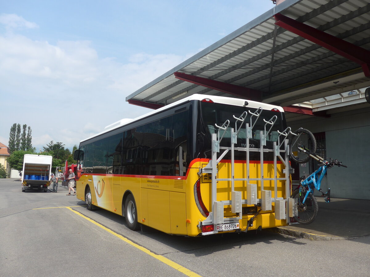 (226'704) - Fl�ck, Brienz - Nr. 26/BE 868'726 - Iveco am 24. Juli 2021 in Meiringen, Postautostation