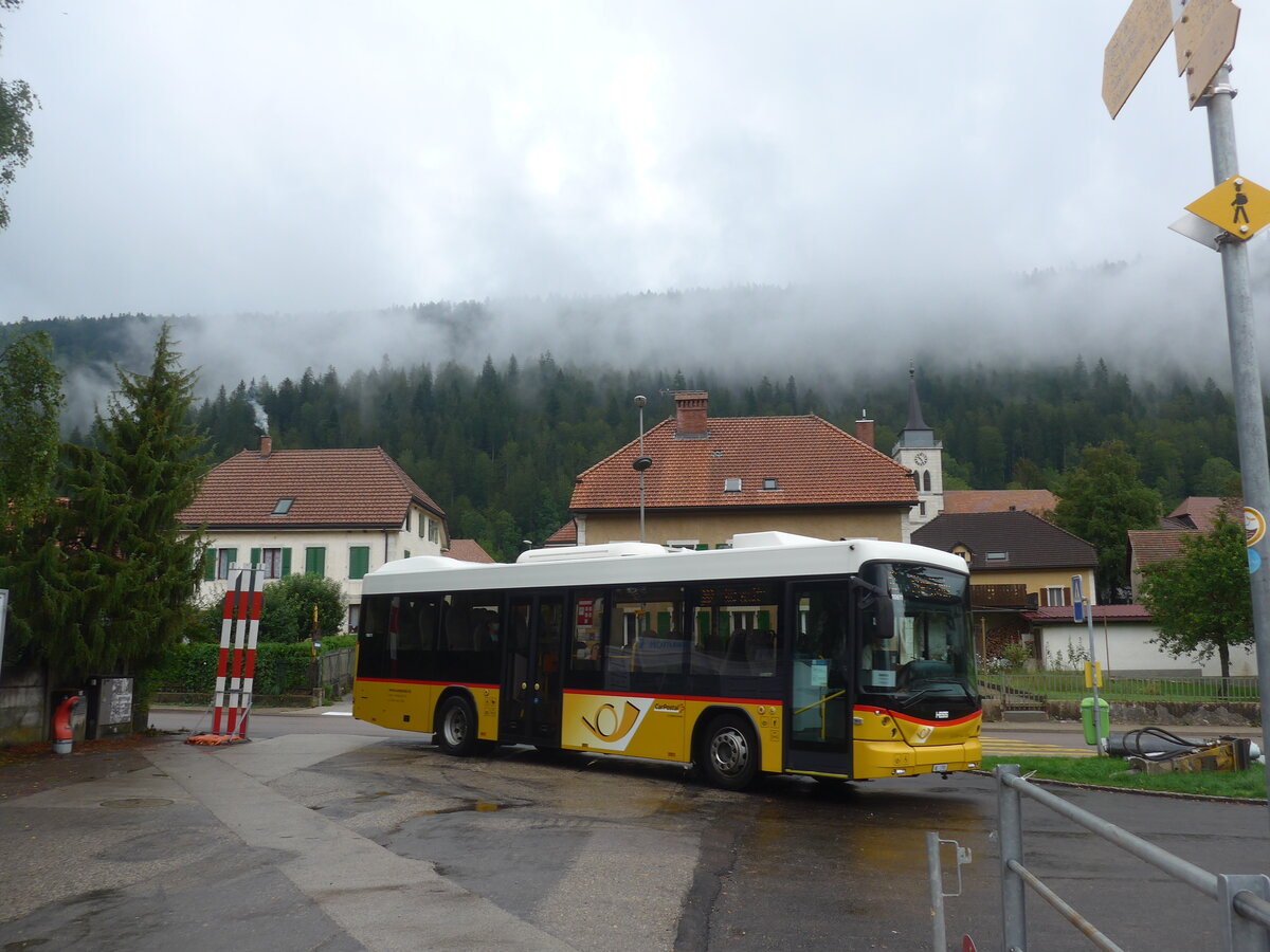 (226'857) - Auto-Transports, La C�te-aux-F�es - NE 1790 - Scania/Hess am 1. August 2021 beim Bahnhof Buttes
