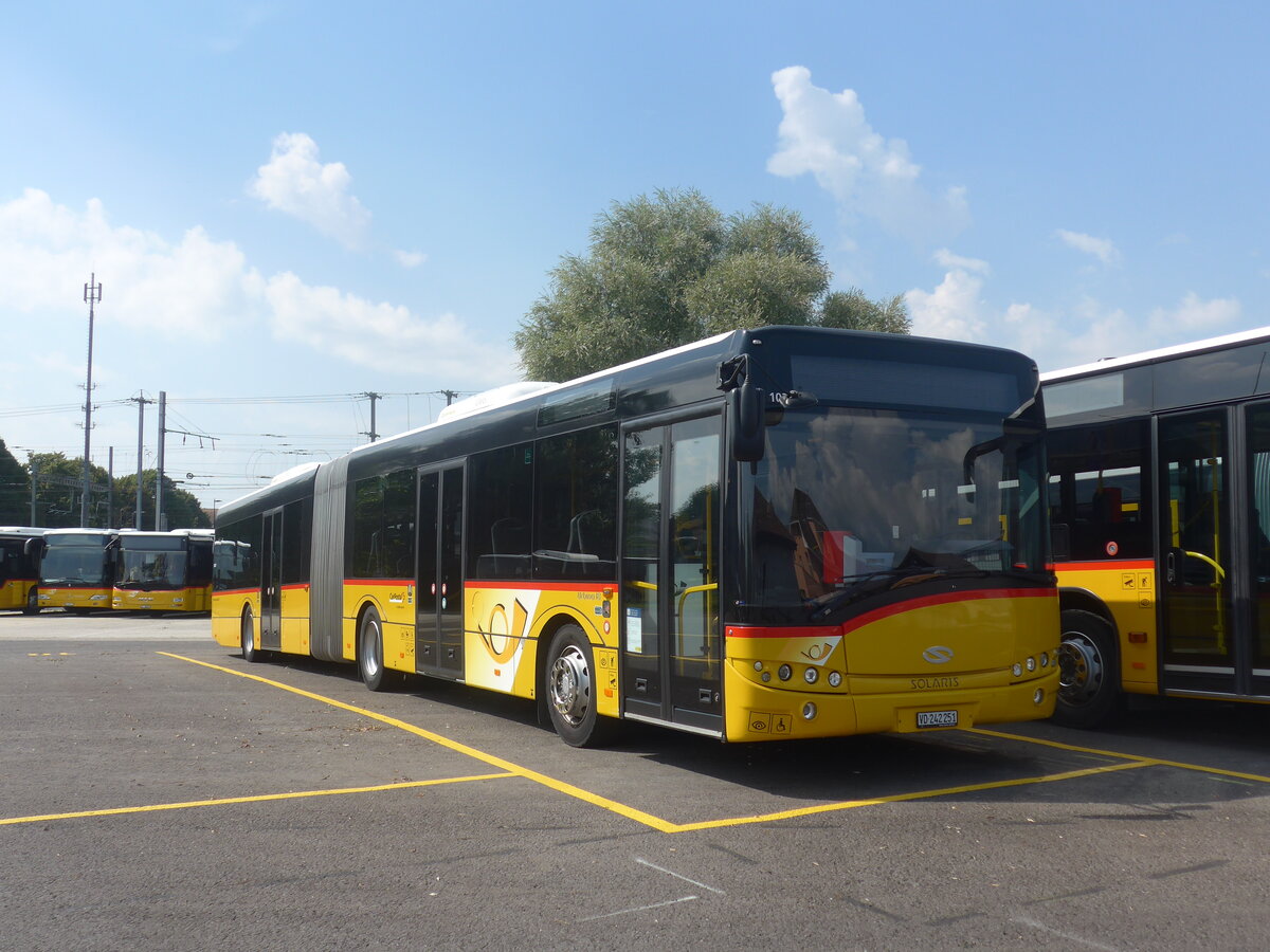 (227'286) - CarPostal Ouest - VD 242'251 - Solaris (ex TPB, S�deilles) am 15. August 2021 in Yverdon, Garage