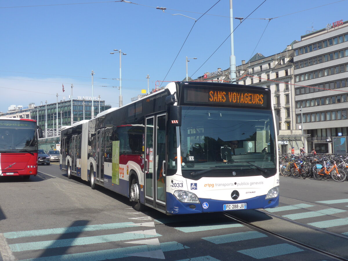 (227'345) - Aus Frankreich: RDTA Bourg-en-Bresse - Nr. 2033/FC 288 JX - Mercedes am 15. August 2021 beim Bahnhof Gen�ve