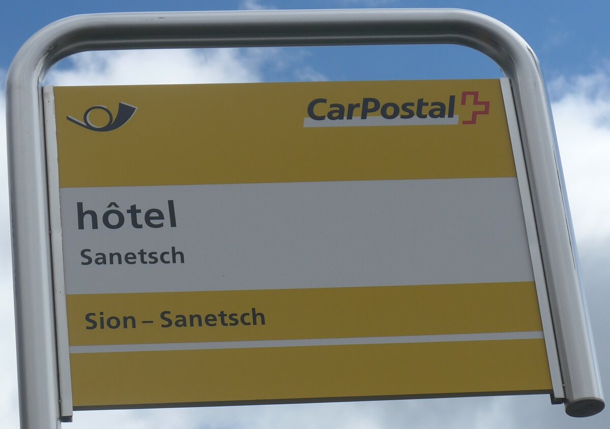 (227'656) - PostAuto-Haltestellenschild - Sanetsch, h�tel - am 29. August 2021