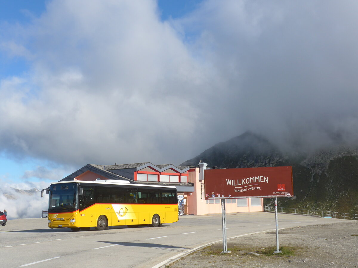 (227'665) - PostAuto Bern - BE 476'689 - Iveco am 30. August 2021 in Nufenen, Passh�he