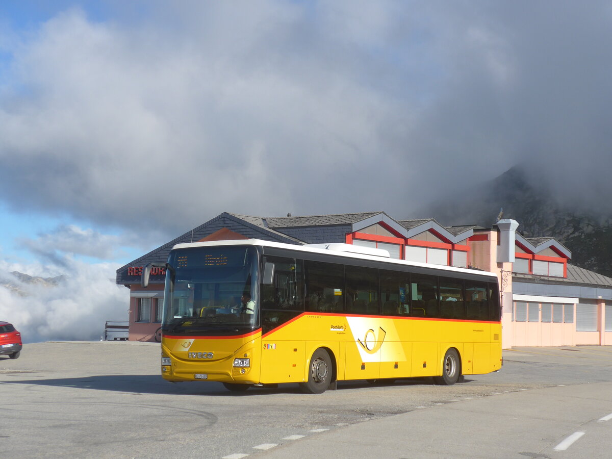 (227'667) - PostAuto Bern - BE 476'689 - Iveco am 30. August 2021 in Nufenen, Passh�he
