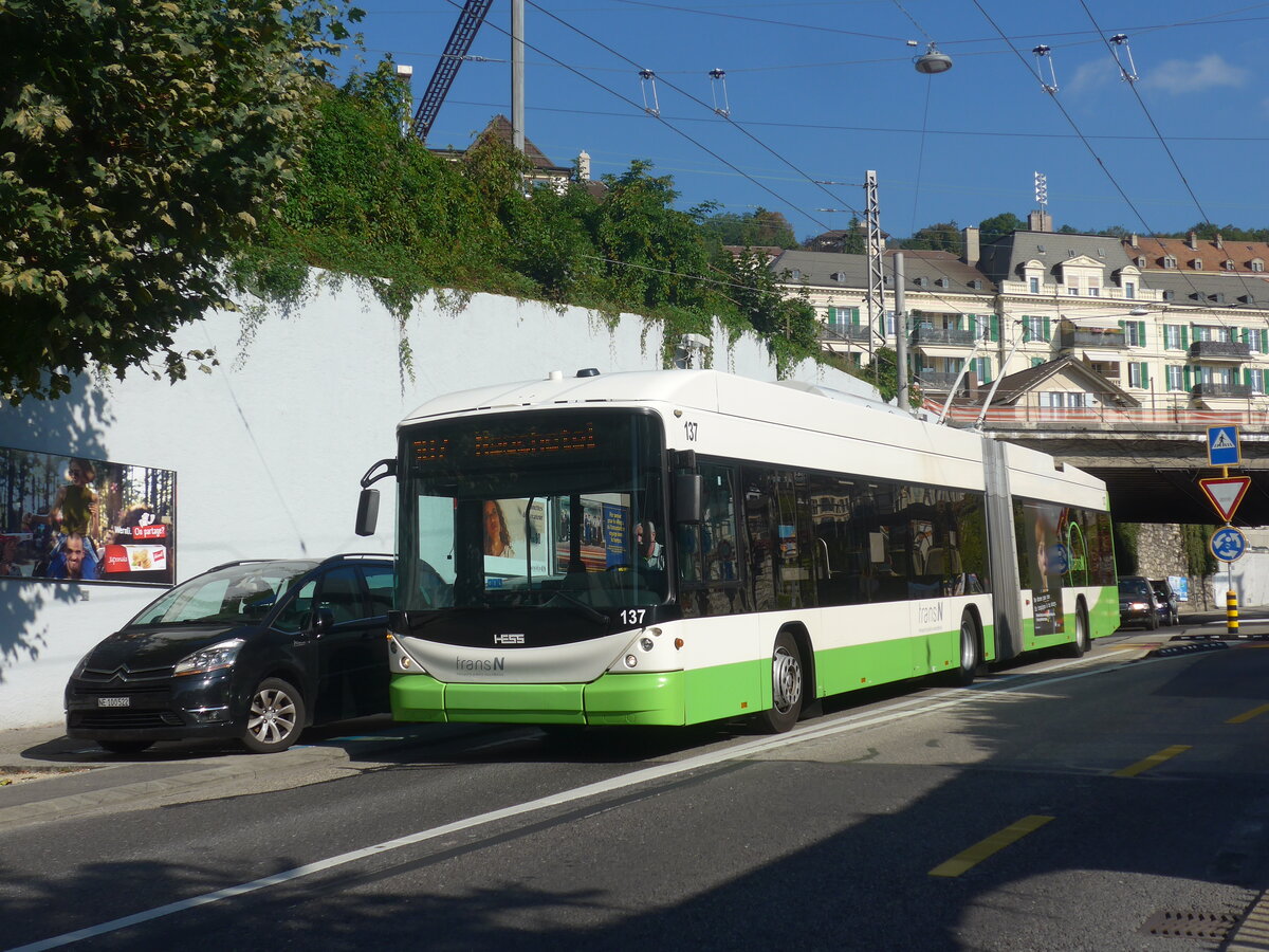 (228'078) - transN, La Chaux-de-Fonds - Nr. 137 - Hess/Hess Gelenktrolleybus (ex TN Neuch�tel Nr. 137) am 18. September 2021 in Neuch�tel, Avenue de la Gare
