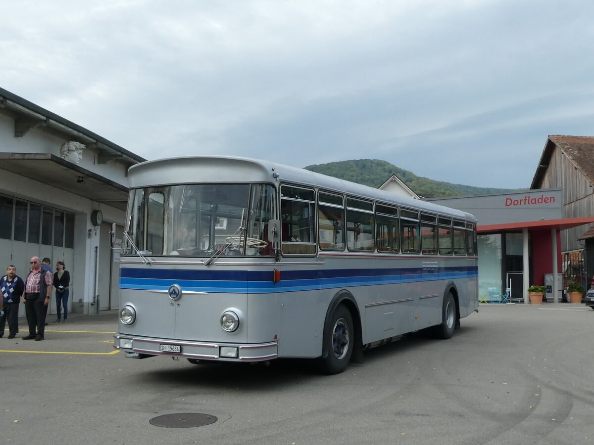 (228'390) - Borer, Neuhausen - SH 19'684 - Saurer/T�scher (ex Sch�ttler, D-K�ln; ex Braun, D-M�nster; ex Schmid, Hemishofen; ex Br�tsch, B�ttenhard; ex ASS Schleitheim Nr. 8) am 26. September 2021 in Siblingen, Am Stei