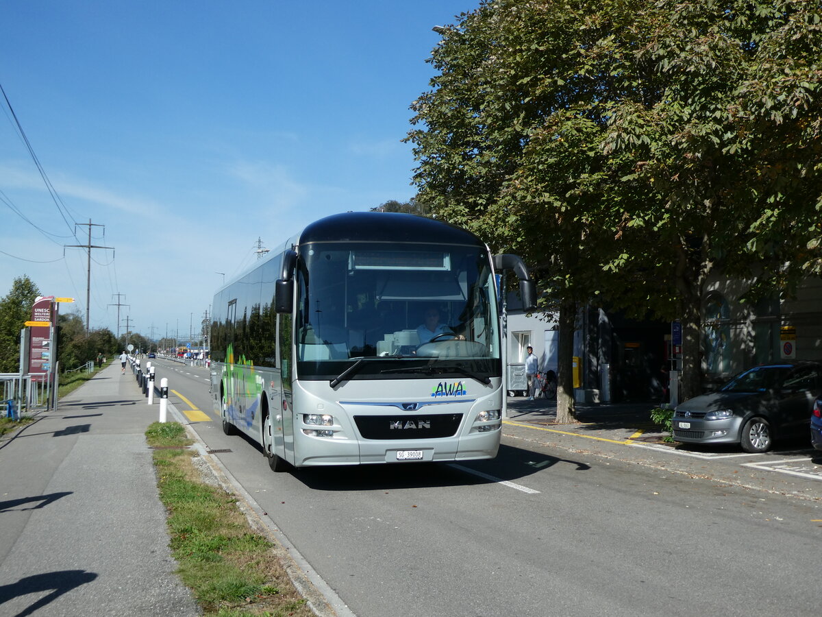 (228'584) - AWA Amden - Nr. 8/SG 39'008 - MAN am 2. Oktober 2021 beim Bahnhof Ziegelbr�cke