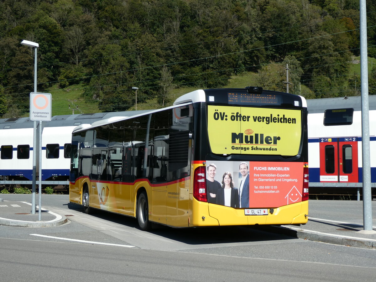 (228'587) - Niederer, Filzbach - Nr. 2/GL 47 - Mercedes am 2. Oktober 2021 beim Bahnhof Ziegelbr�cke