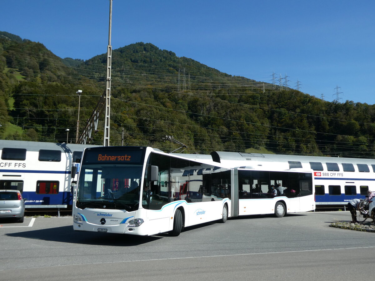 (228'592) - Schneider, Ermenswil - Nr. 3/SG 289'751 - Mercedes am 2. Oktober 2021 beim Bahnhof Ziegelbr�cke