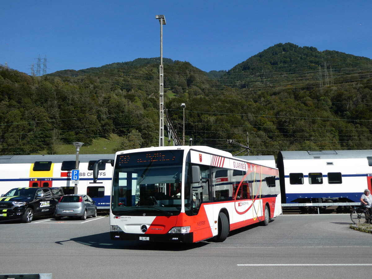 (228'594) - Niederer, Filzbach - Nr. 28/GL 95 - Mercedes am 2. Oktober 2021 beim Bahnhof Ziegelbr�cke
