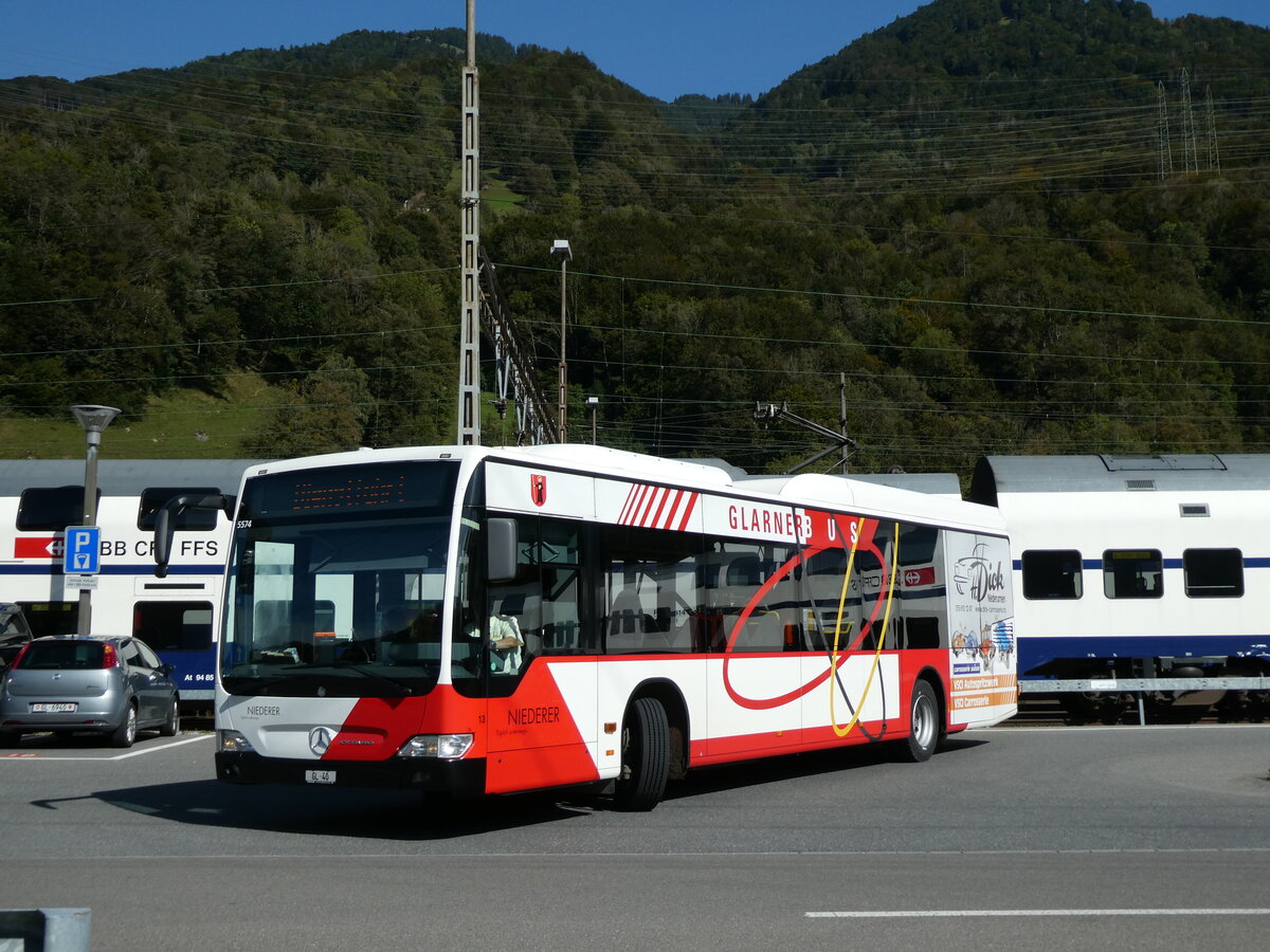 (228'597) - Niederer, Filzbach - Nr. 13/GL 40 - Mercedes am 2. Oktober 2021 beim Bahnhof Ziegelbr�cke