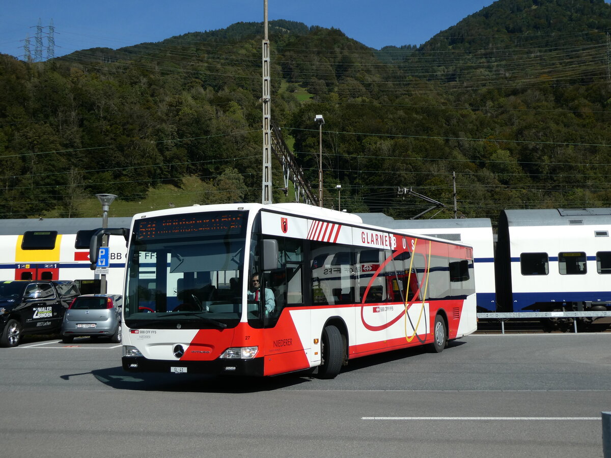 (228'601) - Niederer, Filzbach - Nr. 27/GL 41 - Mercedes am 2. Oktober 2021 beim Bahnhof Ziegelbr�cke