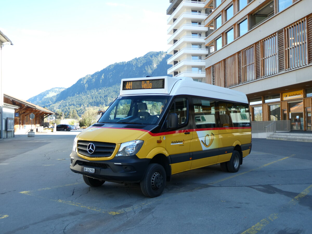 (229'266) - PostAuto Graub�nden - Nr. 2/GR 162'984 - Mercedes am 15. Oktober 2021 beim Bahnhof Ilanz