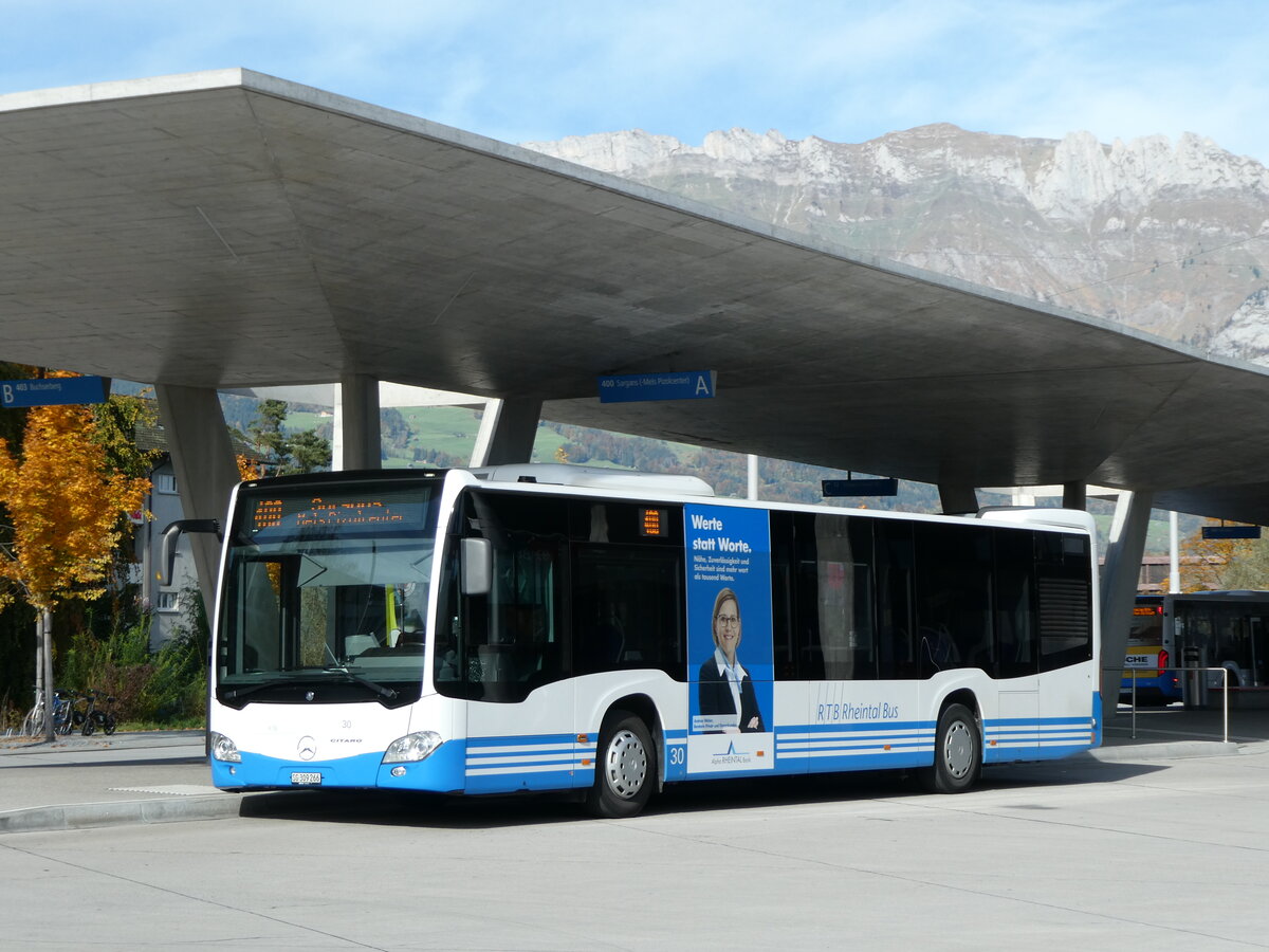 (229'501) - RTB Altst�tten - Nr. 30/SG 309'266 - Mercedes am 20. Oktober 2021 beim Bahnhof Buchs