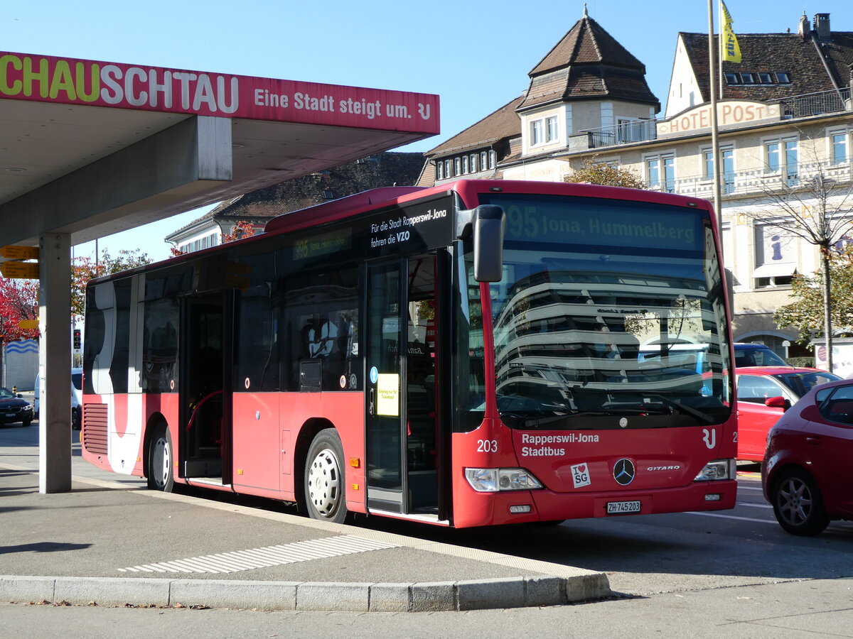(229'787) - VZO Gr�ningen - Nr. 203/ZH 745'203 - Mercedes am 23. Oktober 2021 beim Bahnhof Rapperswil