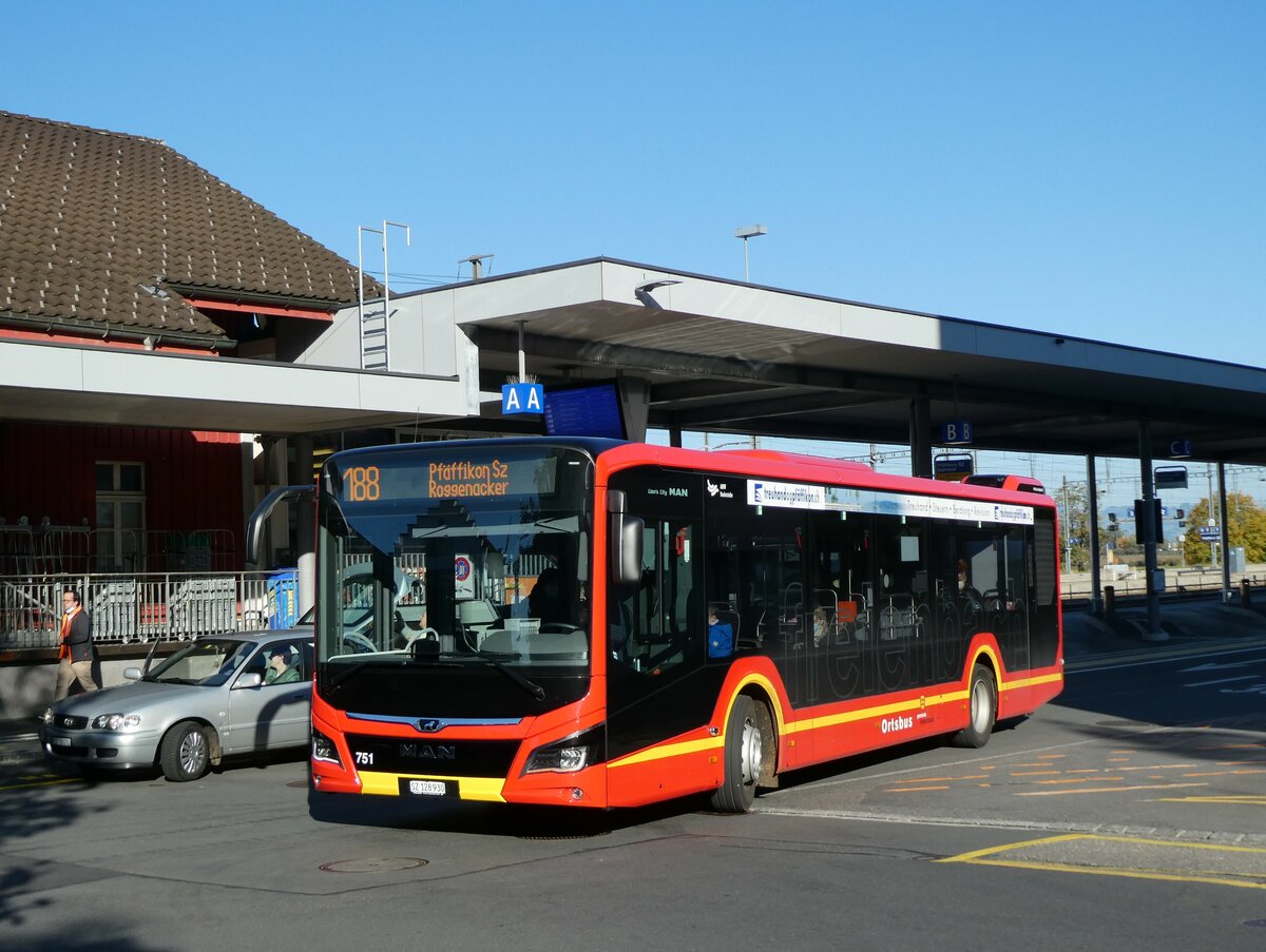 (229'799) - AHW Horgen - Nr. 751/SZ 128'930 - MAN am 23. Oktober 2021 beim Bahnhof Pf�ffikon