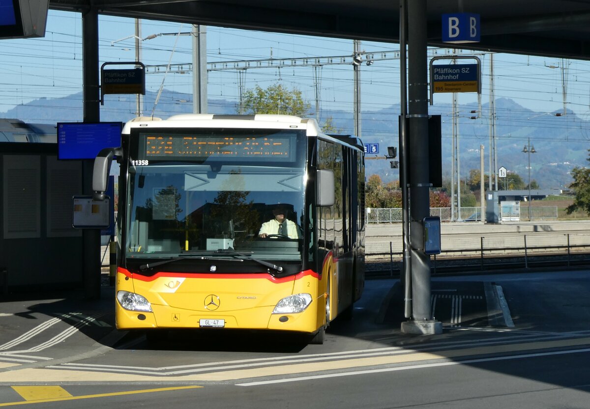 (229'802) - Niederer, Filzbach - Nr. 2/GL 47 - Mercedes am 23. Oktober 2021 beim Bahnhof Pf�ffikon