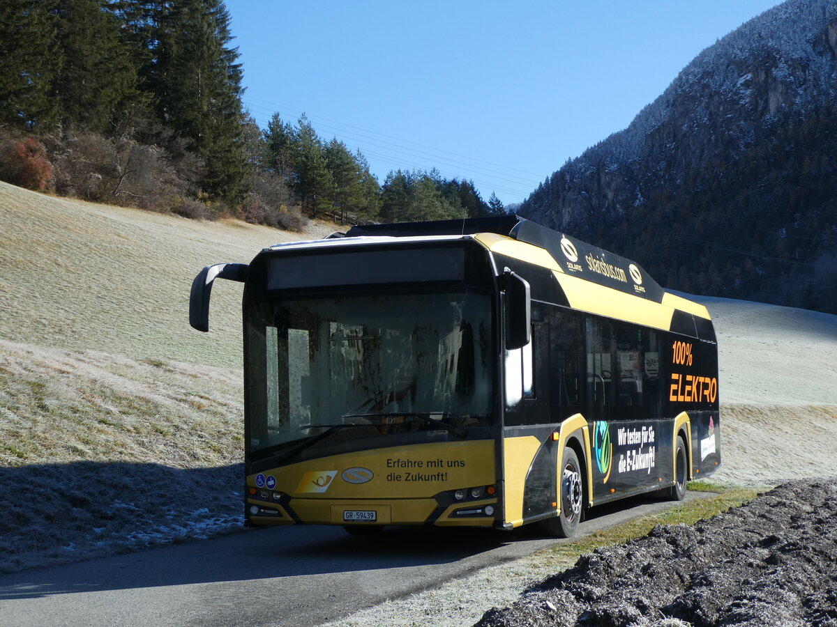 (230'011) - Bossi&Hemmi, Tiefencastel - GR 59'439 - Solaris (ex Vorf�hrfahrzeug) am 6. November 2021 in Tiefencastel, Garage
