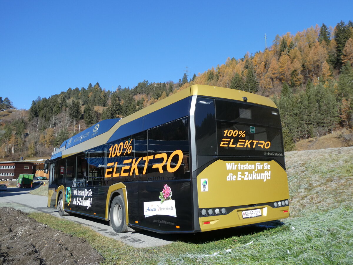 (230'013) - Bossi&Hemmi, Tiefencastel - GR 59'439 - Solaris (ex Vorf�hrfahrzeug) am 6. November 2021 in Tiefencastel, Garage