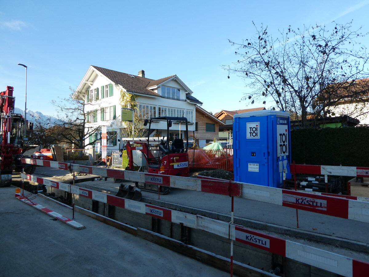 (230'464) - STI-Haltestelle am 11. November 2021 in Thun-Lerchenfeld, Forstweg (w�hrend dem Umbau)