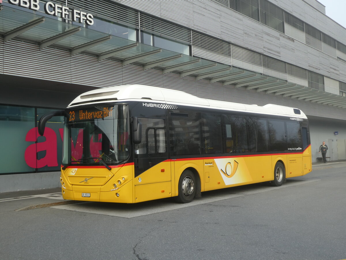(230'510) - D�nser, Trimmis - GR 95'517 - Volvo am 12. November 2021 beim Bahnhof Landquart