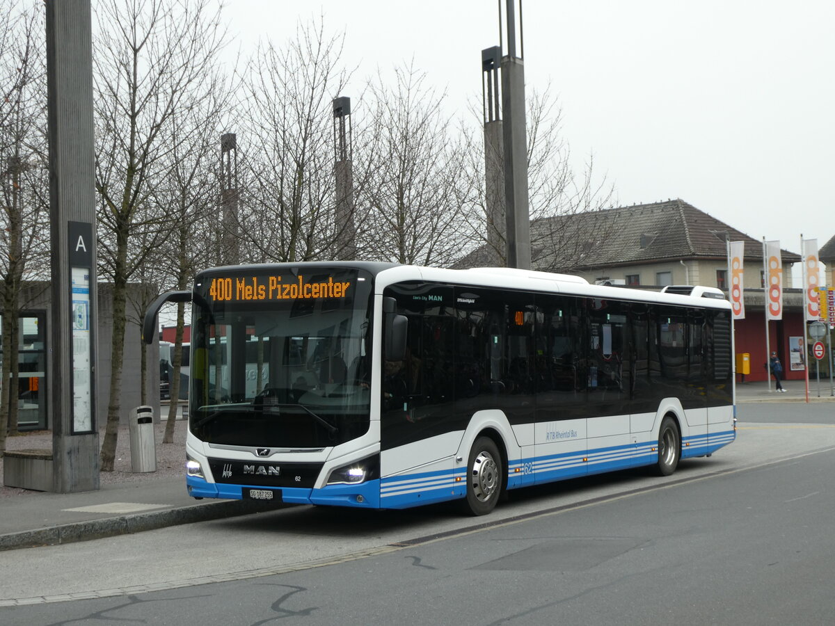 (230'577) - RTB Altst�tten - Nr. 62/SG 187'255 - MAN am 12. November 2021 beim Bahnhof Sargans