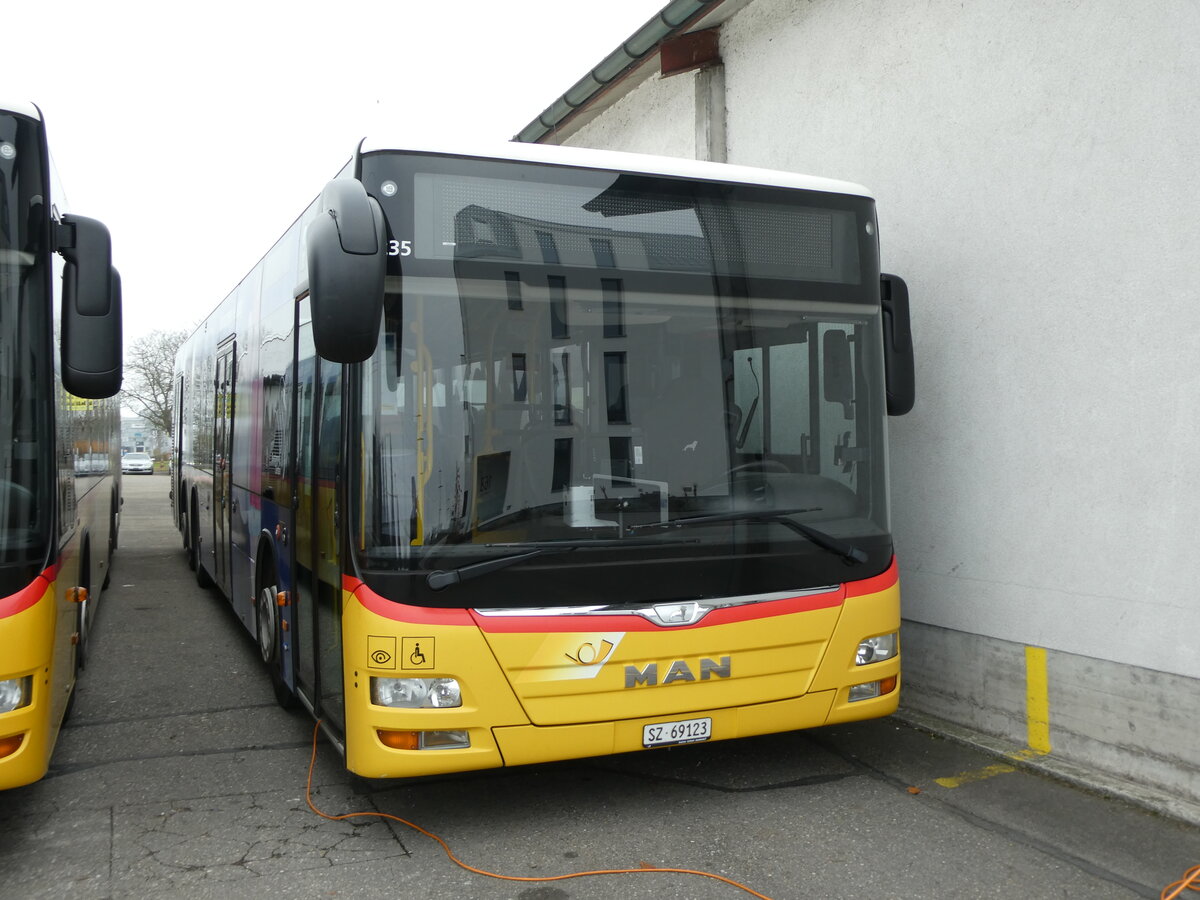 (230'852) - Lienert&Ehrler, Einsiedeln - SZ 69'123 - MAN (ex Schuler, Feusisberg) am 21. November 2021 in Pf�ffikon, Garage
