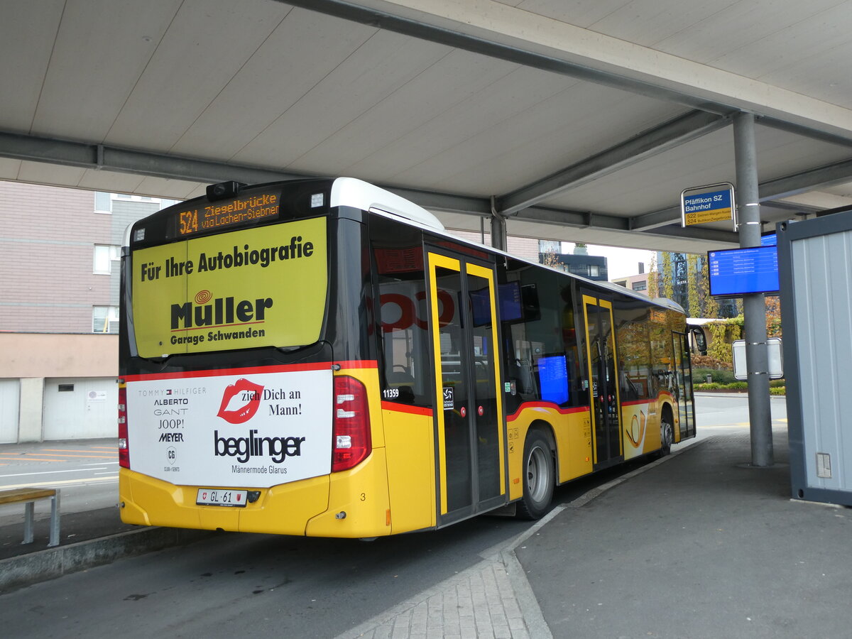 (230'862) - Niederer, Filzbach - Nr. 3/GL 61 - Mercedes am 21. November 2021 beim Bahnhof Pf�ffikon