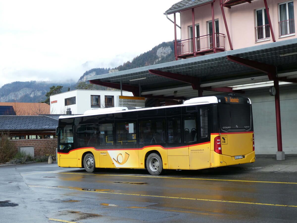 (230'931) - Fl�ck, Brienz - Nr. 22/BE 868'722 - Mercedes am 27. November 2021 in Meiringen, Postautostation