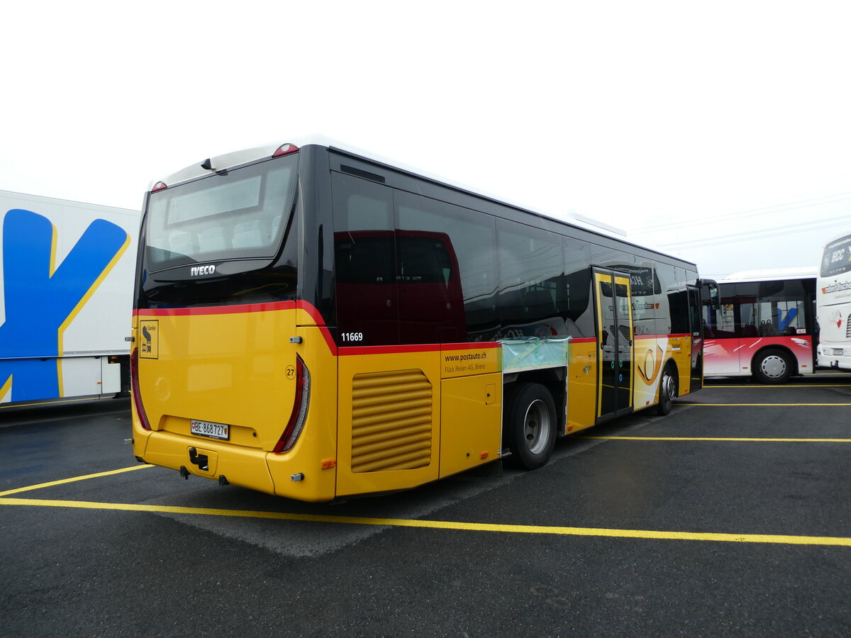 (231'018) - Fl�ck, Brienz - Nr. 27/BE 868'727 - Iveco am 28. November 2021 in Kerzers, Interbus