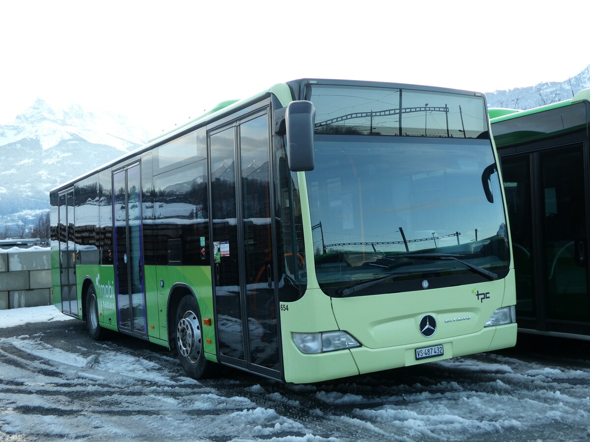 (231'173) - TPC Aigle - Nr. 654/VS 487'432 - Mercedes (ex ESKA Stiftlandkraftverkehr, D-Tirschenreuth; ex Bayerische Schl�sser, G�rten + Seen, D-M�nchen) am 12. Dezember 2021 in Aigle, D�p�t
