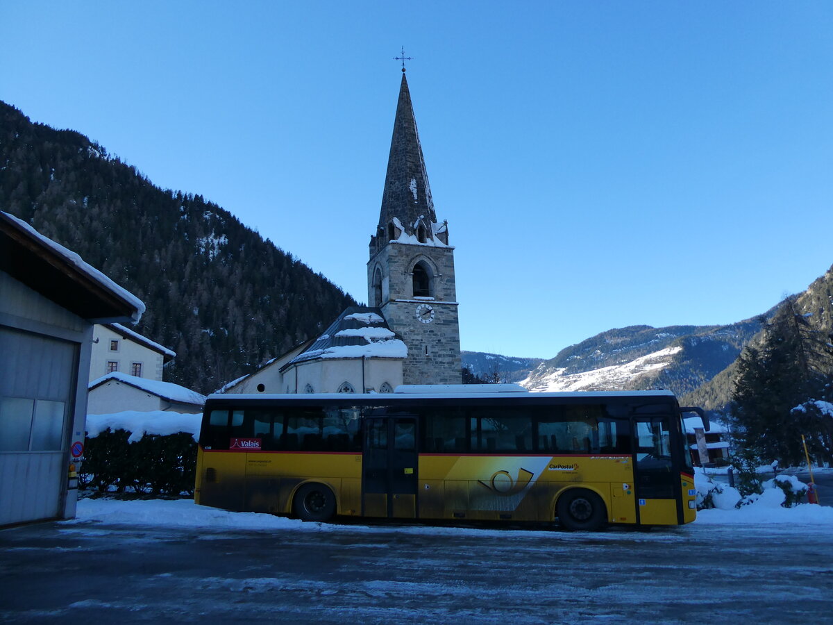 (231'488) - TMR Martigny - Nr. 128/VS 113'534 - Irisbus am 18. Dezember 2021 in Le Ch�ble, Garage