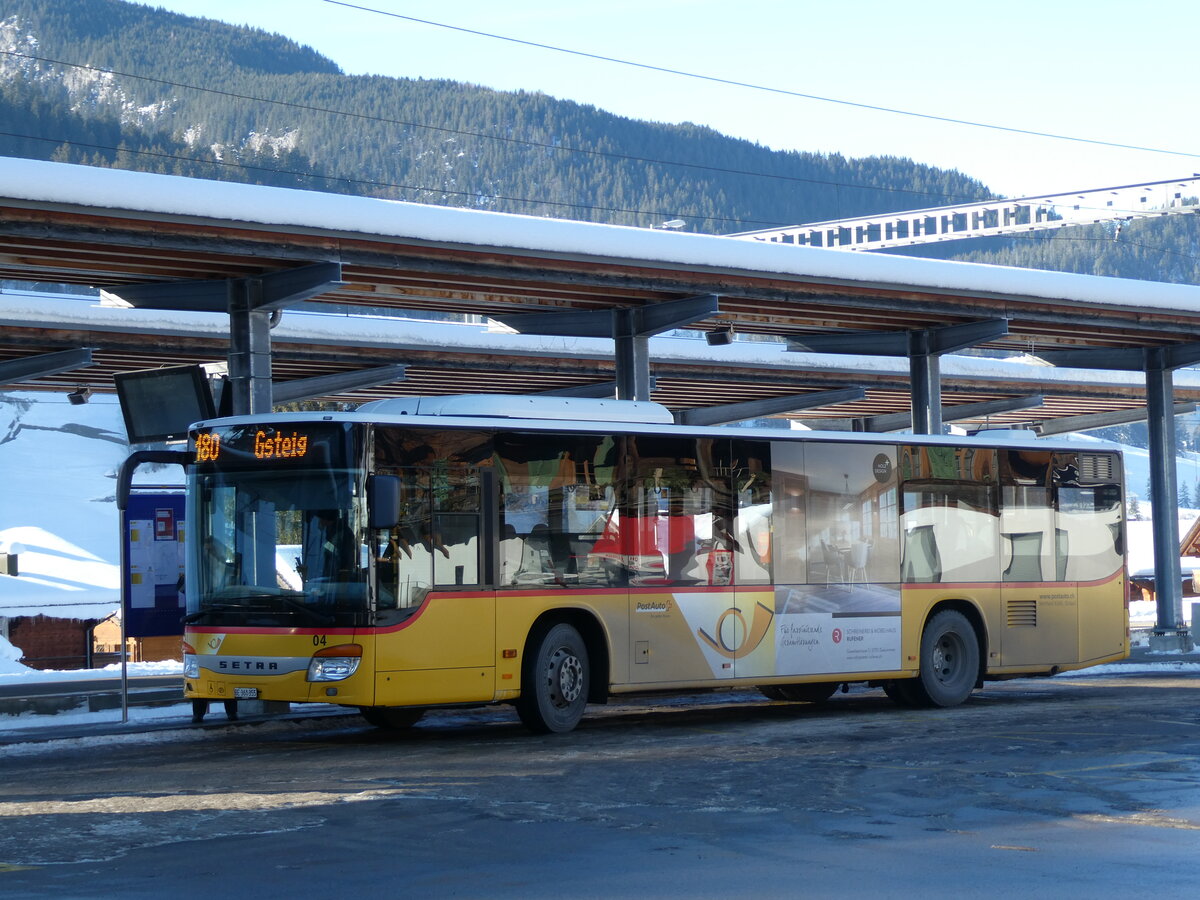 (231'531) - K�bli, Gstaad - Nr. 4/BE 360'355 - Setra am 20. Dezember 2021 beim Bahnhof Gstaad