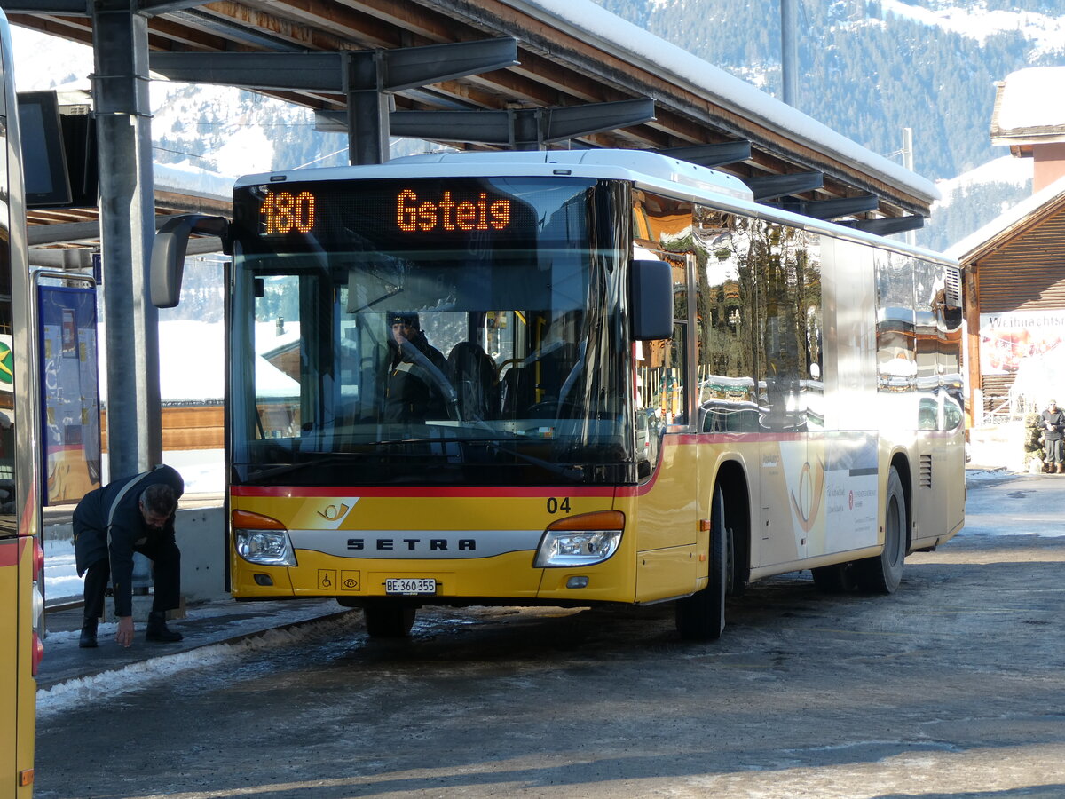 (231'532) - K�bli, Gstaad - Nr. 4/BE 360'355 - Setra am 20. Dezember 2021 beim Bahnhof Gstaad