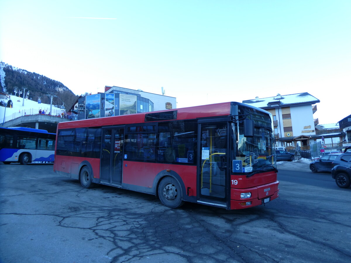 (231'624) - Lathion, Sion - Nr. 19/VS 197'617 - MAN/G�ppel (ex AFA Adelboden Nr. 55) am 1. Januar 2022 in Haute-Nendaz, T�l�cabine