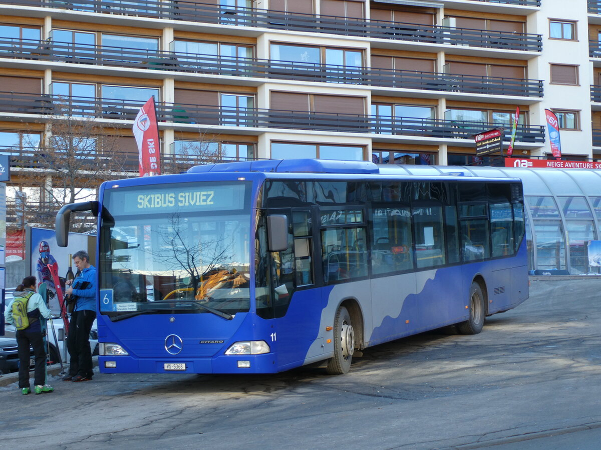 (231'645) - Lathion, Sion - Nr. 11/VS 5368 - Mercedes (ex VZO Gr�ningen) am 1. Januar 2022 in Haute-Nendaz, T�l�cabine