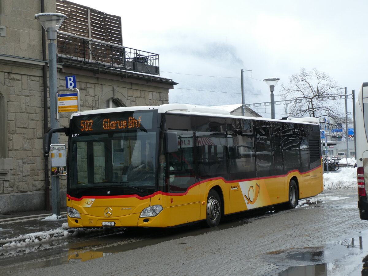 (231'963) - Niederer, Filzbach - Nr. 4/GL 791 - Mercedes am 10. Januar 2022 beim Bahnhof N�fels-Mollis