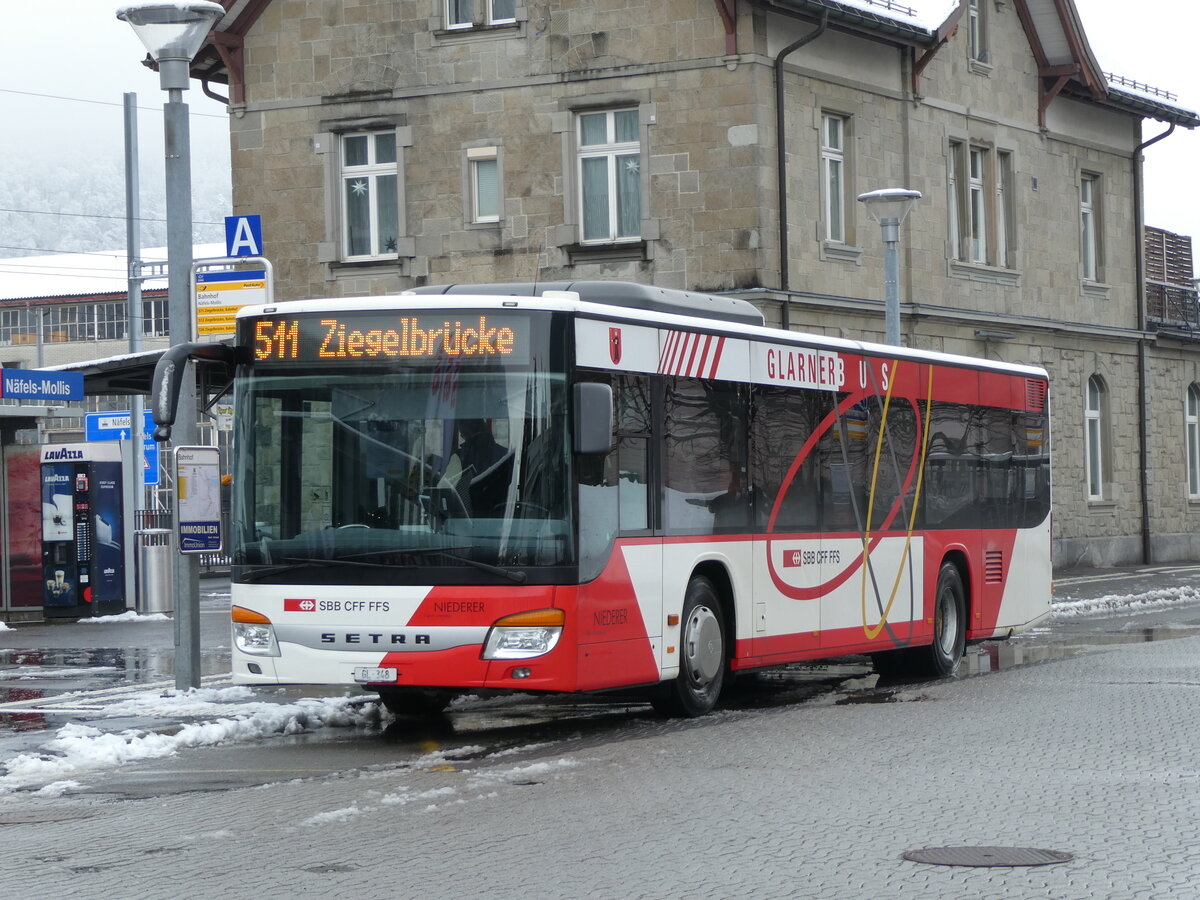 (231'976) - Niederer, Filzbach - Nr. 26/GL 348 - Setra am 10. Januar 2022 beim Bahnhof N�fels-Mollis