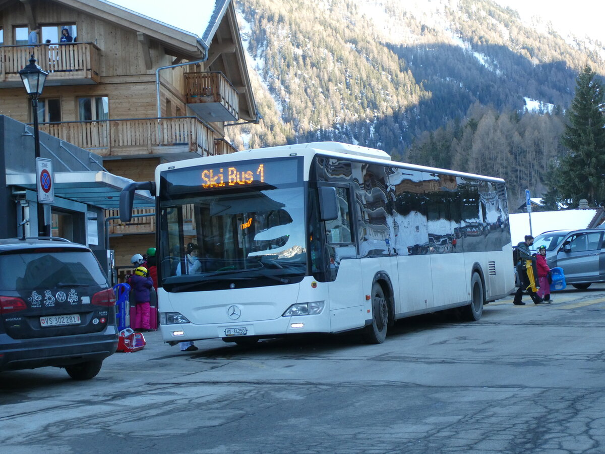 (232'138) - Buchard, Leytron - Nr. 70/VS 84'250 - Mercedes (ex MBC Morges Nr. 79) am 19. Januar 2022 in La Tzoumaz, T�l�cabine