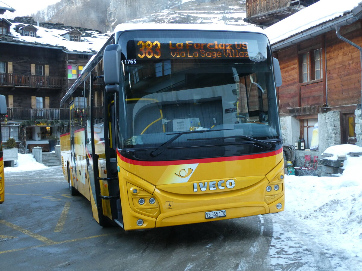 (232'175) - PostAuto Wallis - VS 355'170 - Iveco am 21. Januar 2022 in Les Haud�res, Centre