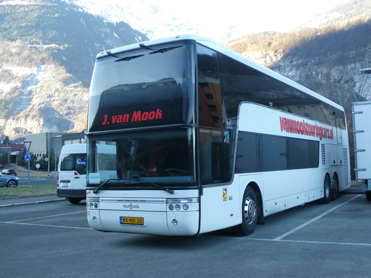 (232'305) - Aus Holland: Van Mook, Oosterhout - Nr. 102/BX-ND-26 - Van Hool am 23. Januar 2022 in St-Maurice Route du L�man