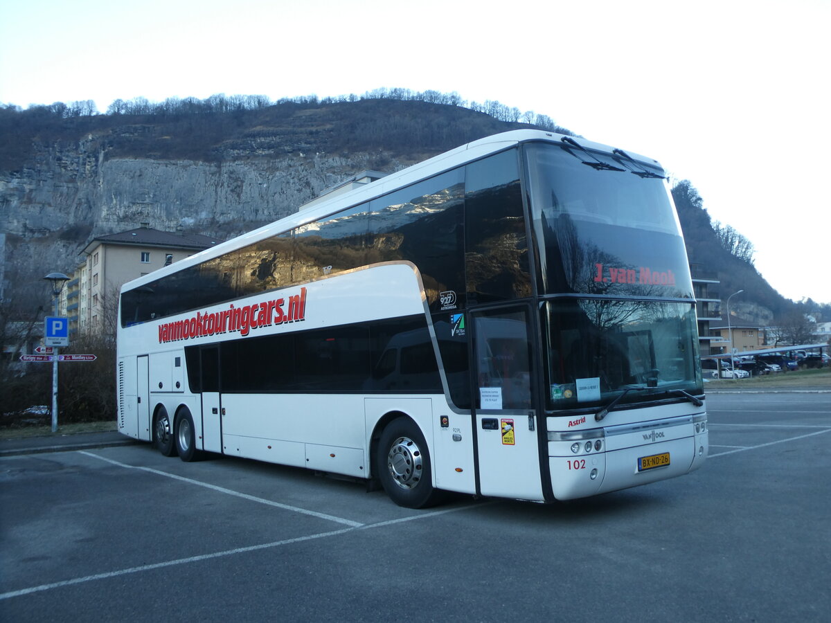 (232'306) - Aus Holland: Van Mook, Oosterhout - Nr. 102/BX-ND-26 - Van Hool am 23. Januar 2022 in St-Maurice, Route du L�man
